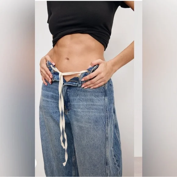 NWT Good American Good Extreme Barrel  Jeans size 8/29. Inseam 27 1/2. - Picture 5 of 9